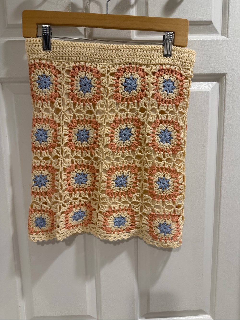 NWT Cloud Ten Crochet Square Skirt in Cream with Blue & Peach Accents Sz L